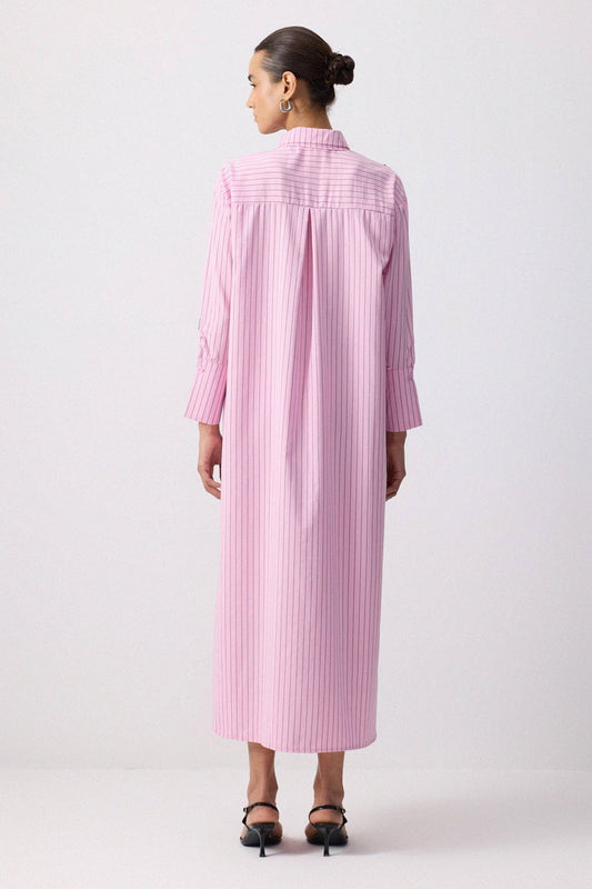 Abito camicia maxi a righe rosa con ricamo floreale