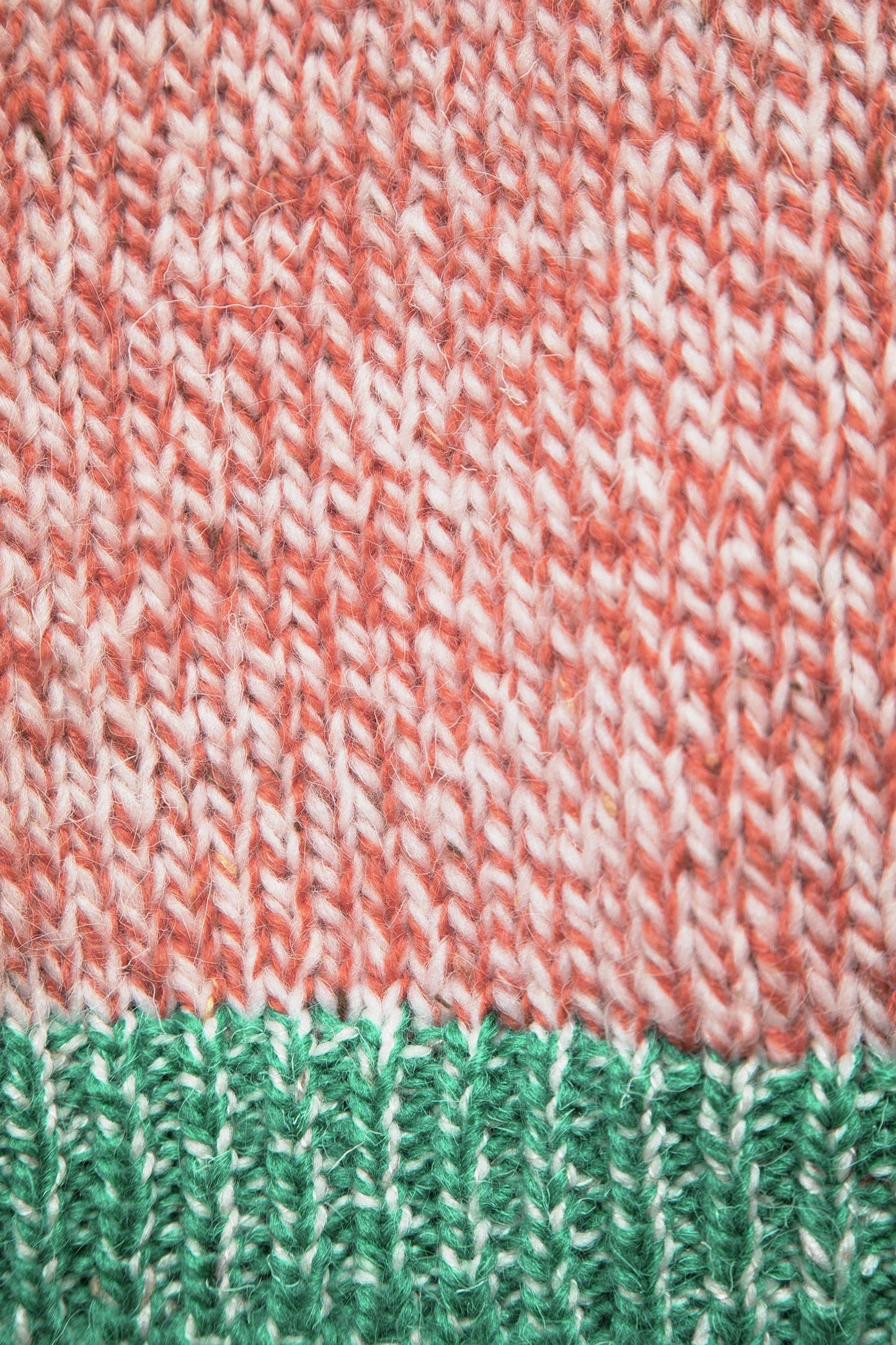 Gilet lavorato a maglia con bordi a contrasto