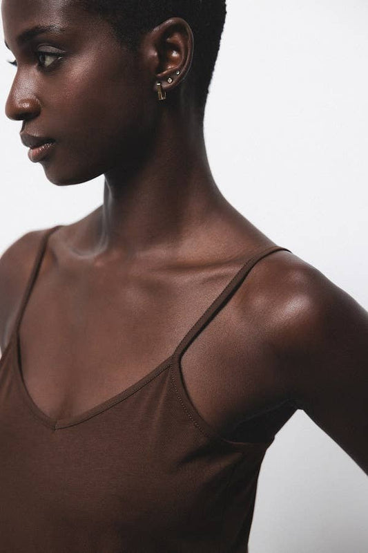 Top basic con scollo a V e spalline sottili