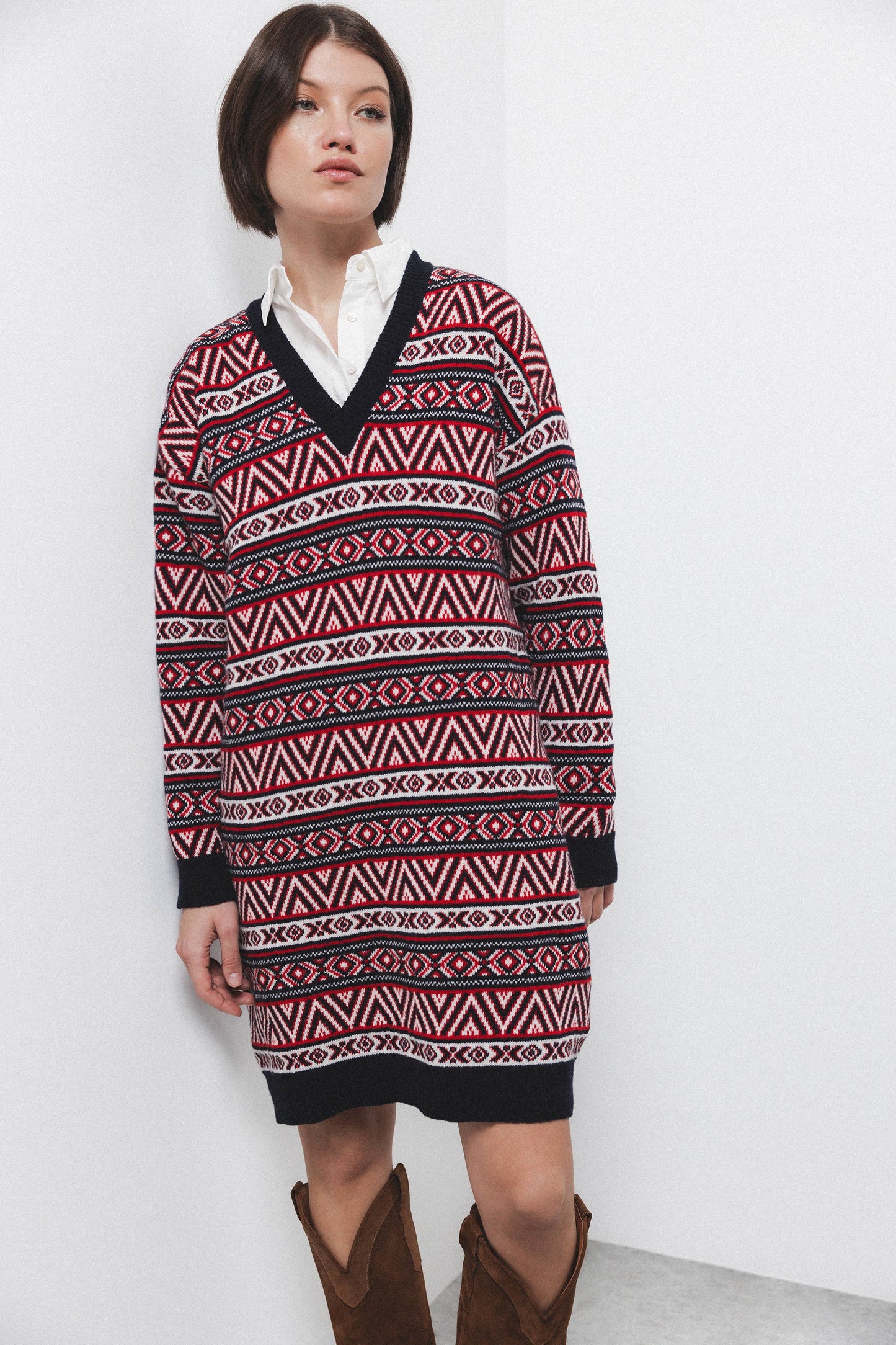 Abito in maglia jacquard con scollo a V