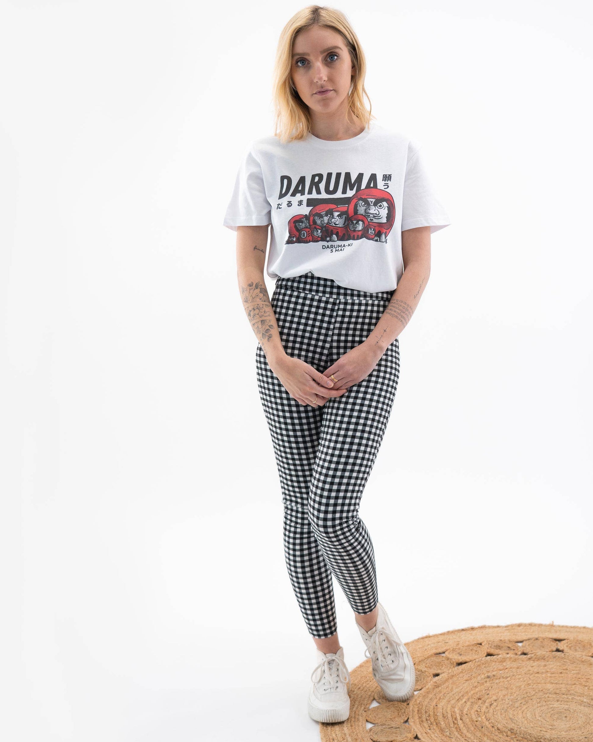 T-shirt vintage con grafica giapponese Daruma