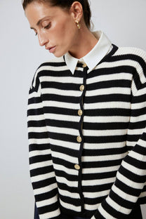 Cardigan in maglia a righe con bottoni dorati