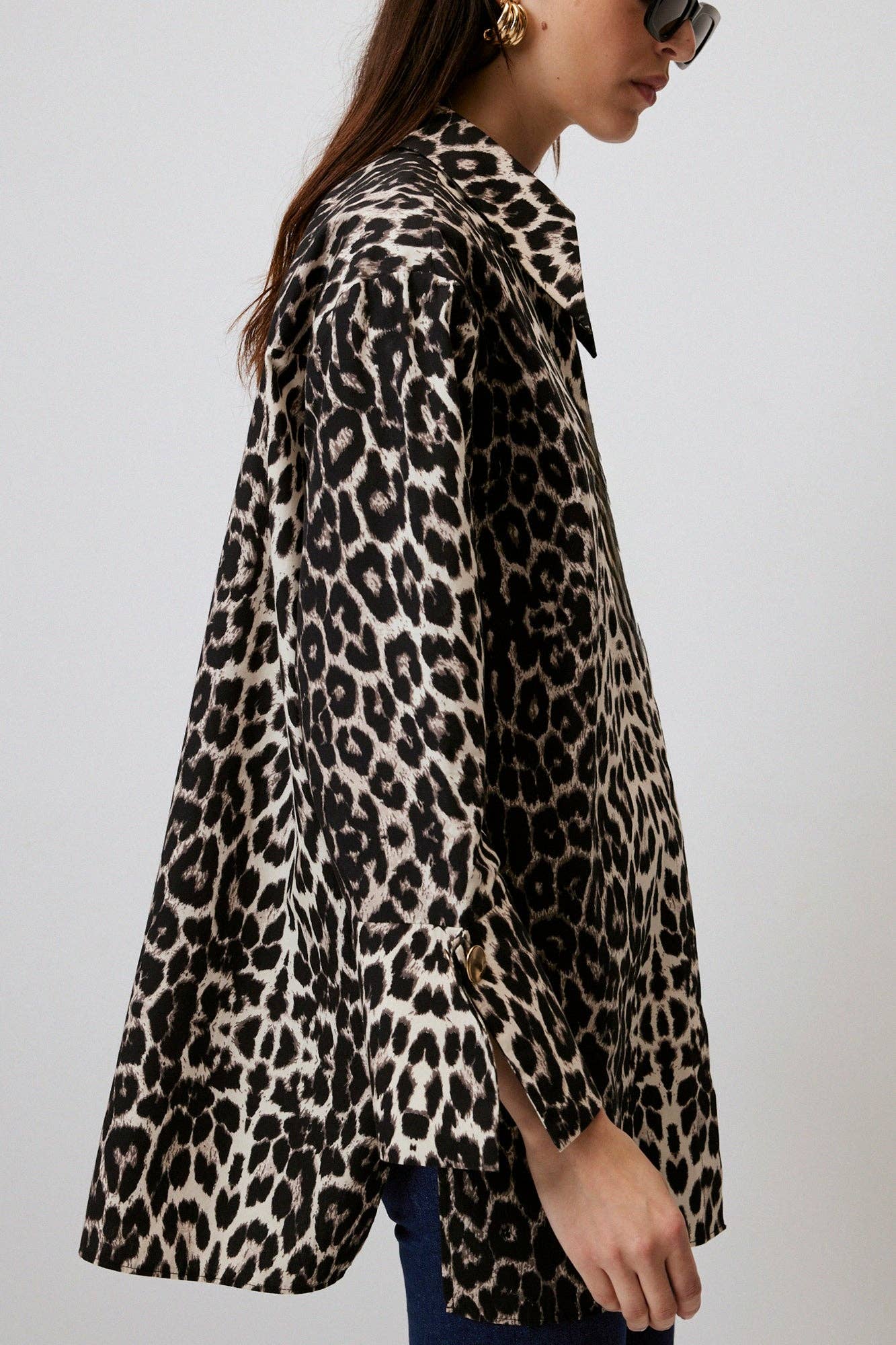 Camicia in cotone animalier leopardato con polsini statement
