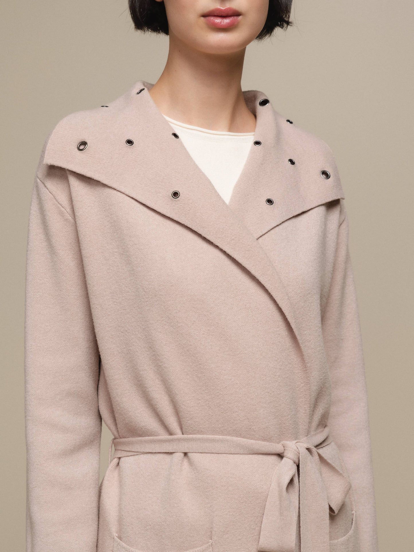 Cappotto cardigan in maglia con cintura e maxi collo