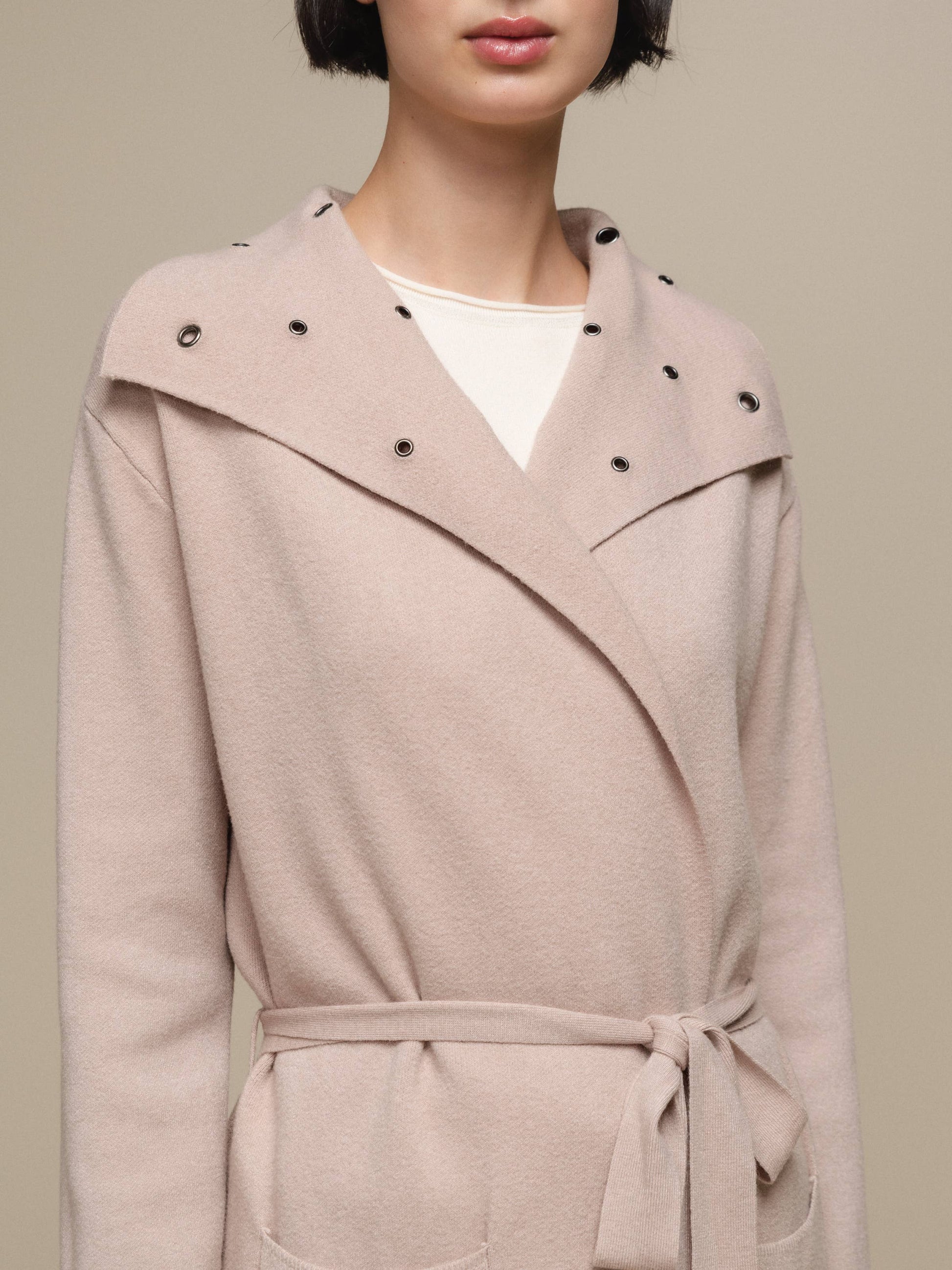 Cappotto cardigan in maglia con cintura e maxi collo