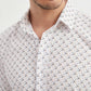 Camicia slim fit Premium con stampa geometrica
