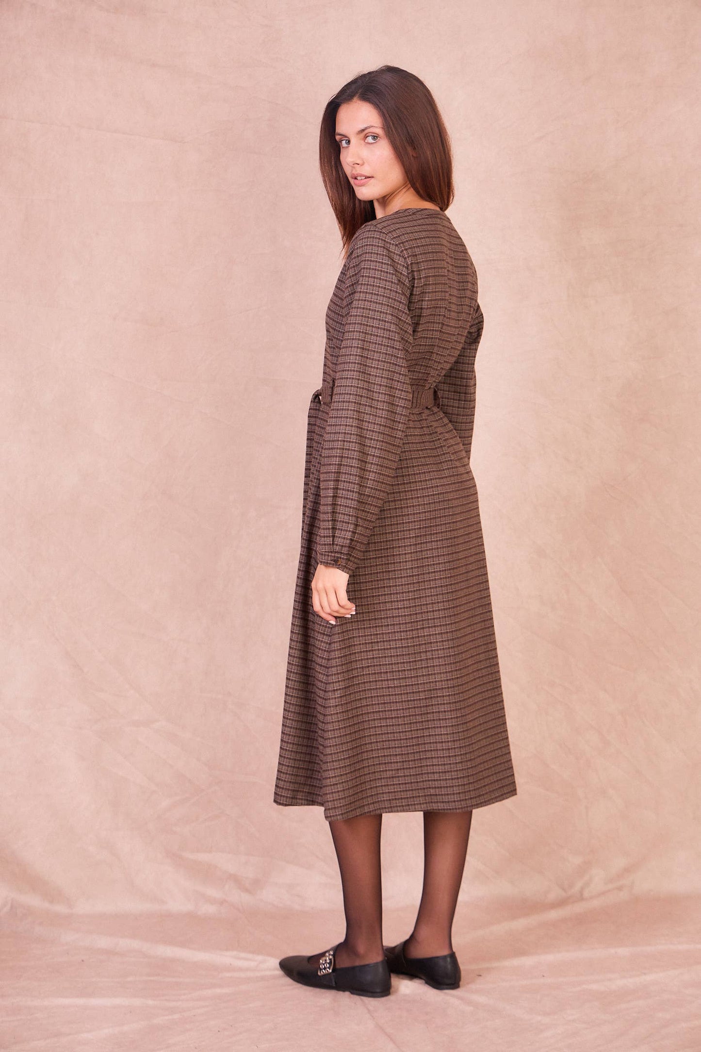 Abito midi a quadri con scollo a V Benjamine