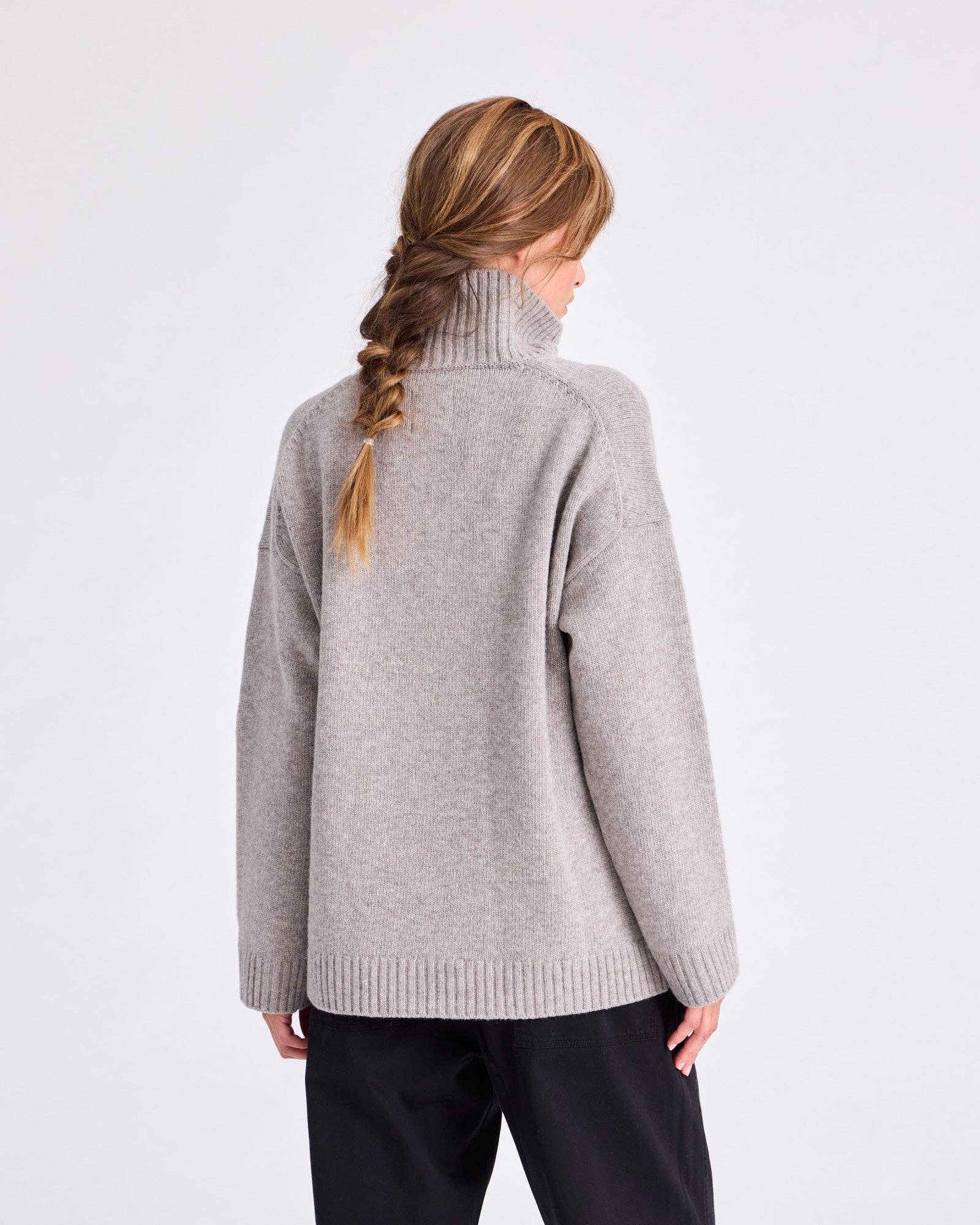 Maglione Mandie in lana d’agnello a collo alto grigio pietra
