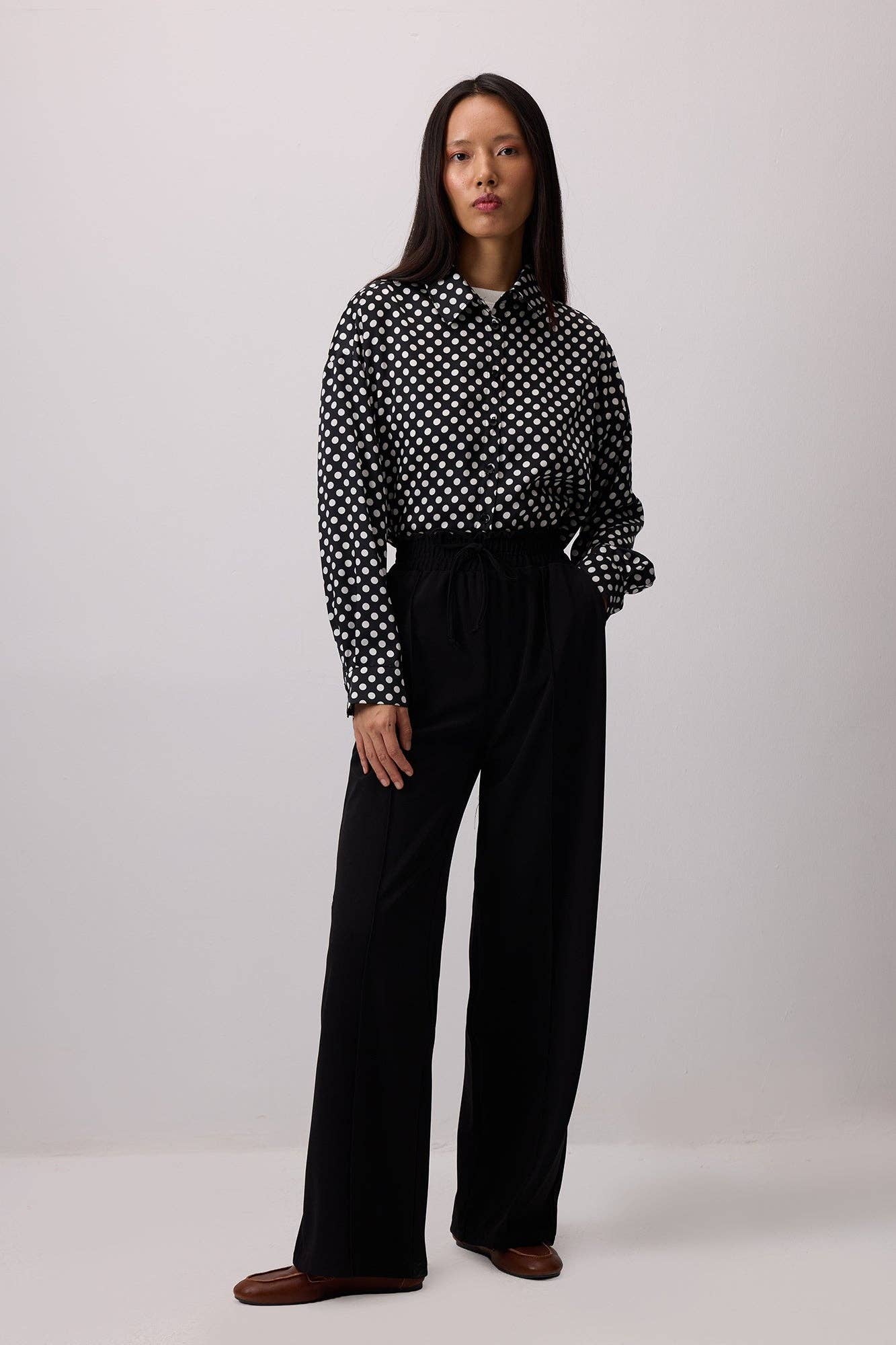 Pantaloni a coste con vita elastica