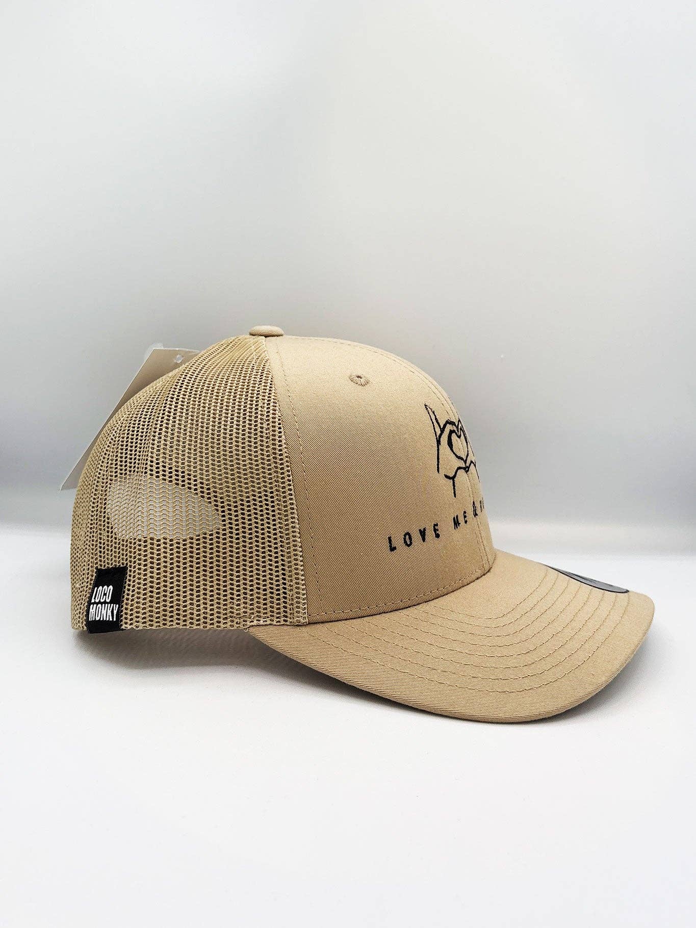 Cappellino trucker unisex Love Me & Hate Me color sabbia