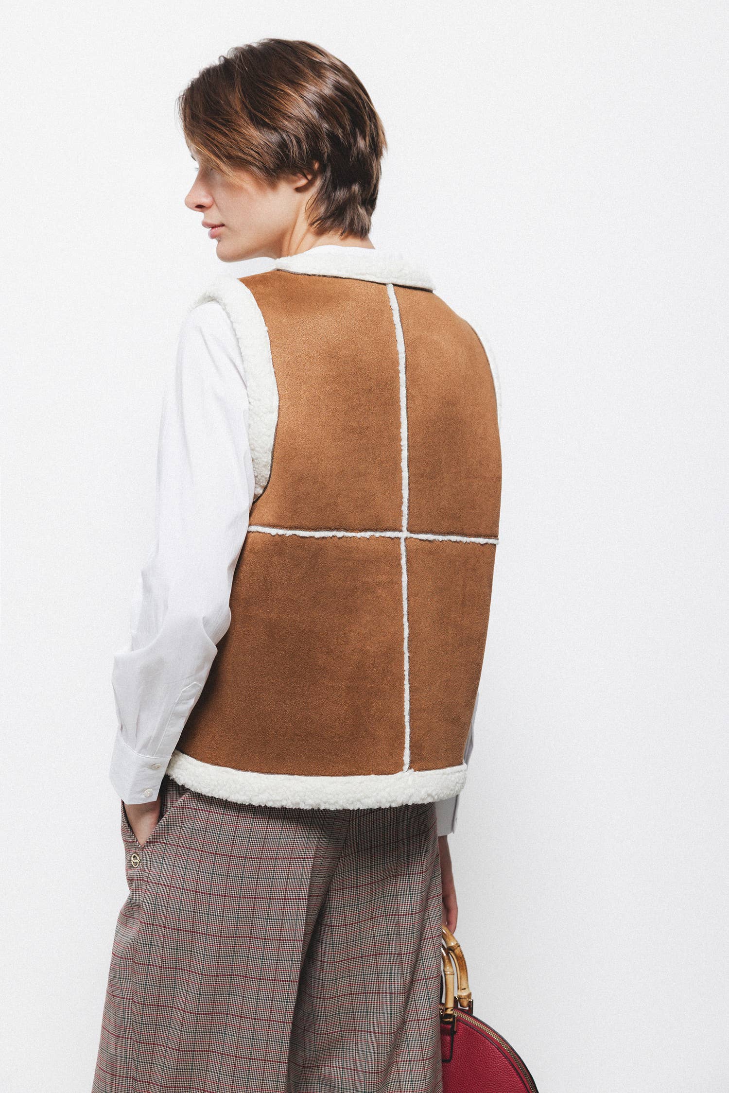 Gilet effetto camoscio con interno in eco-pelliccia