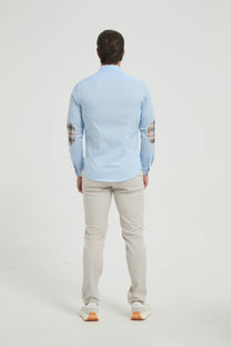 Camicia slim fit azzurro cielo con toppe ai gomiti