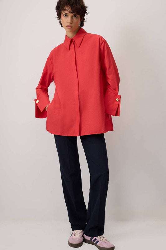 Camicia in popeline misto cotone con polsini ampi