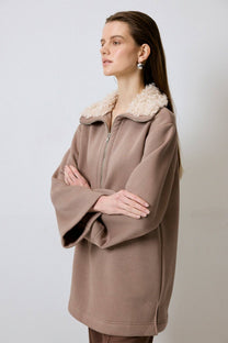 Felpa oversize in cotone con collo in eco pelliccia e mezza zip