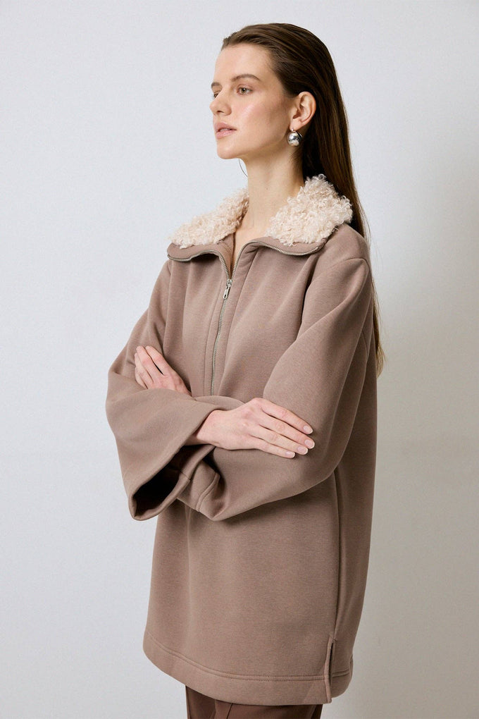 Felpa oversize in cotone con collo in eco pelliccia e mezza zip