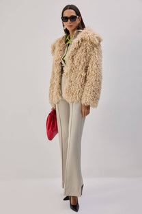 Cappotto corto in eco pelliccia beige