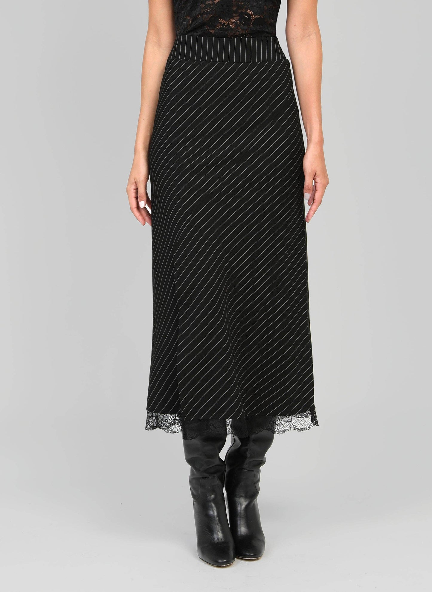 Gonna midi Juliane nera a righe con bordo in pizzo