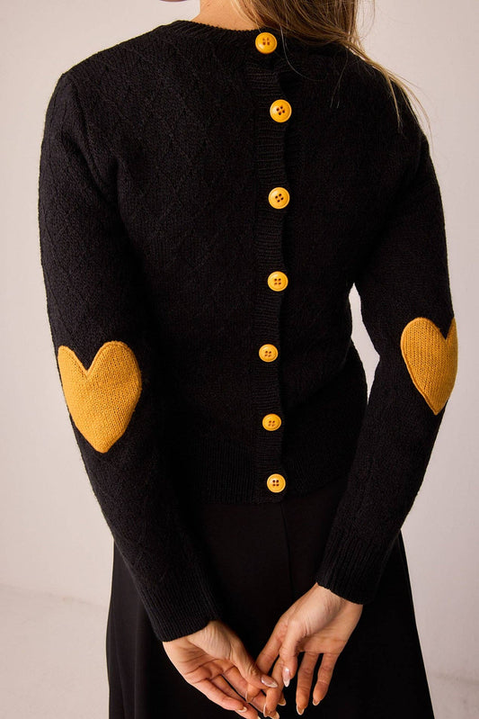 Maglione nero con toppe a cuore e bottoni sul retro