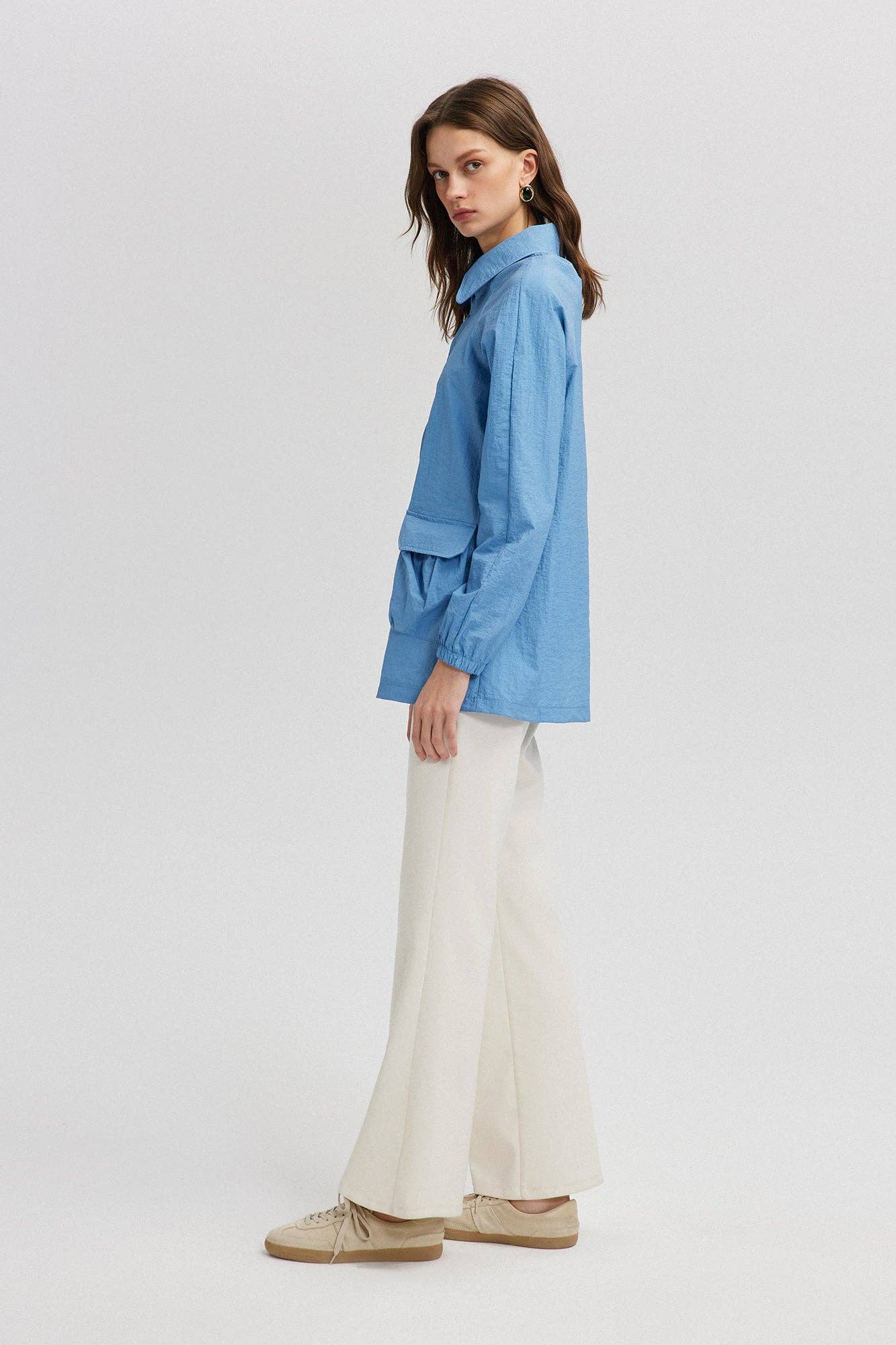 Impermeabile leggero con maxi tasche e zip