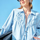 Camicia in popeline con arricciature e cuciture a contrasto