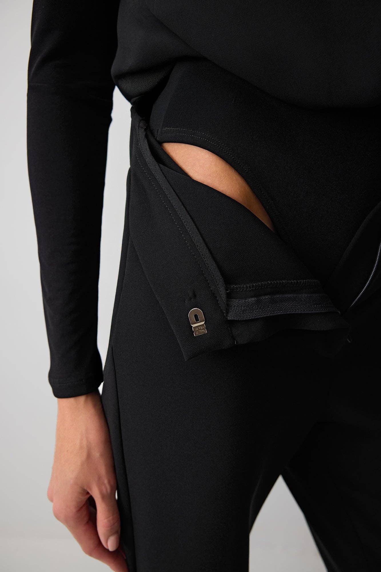 Body in chiffon arricciato con bottoni a pressione