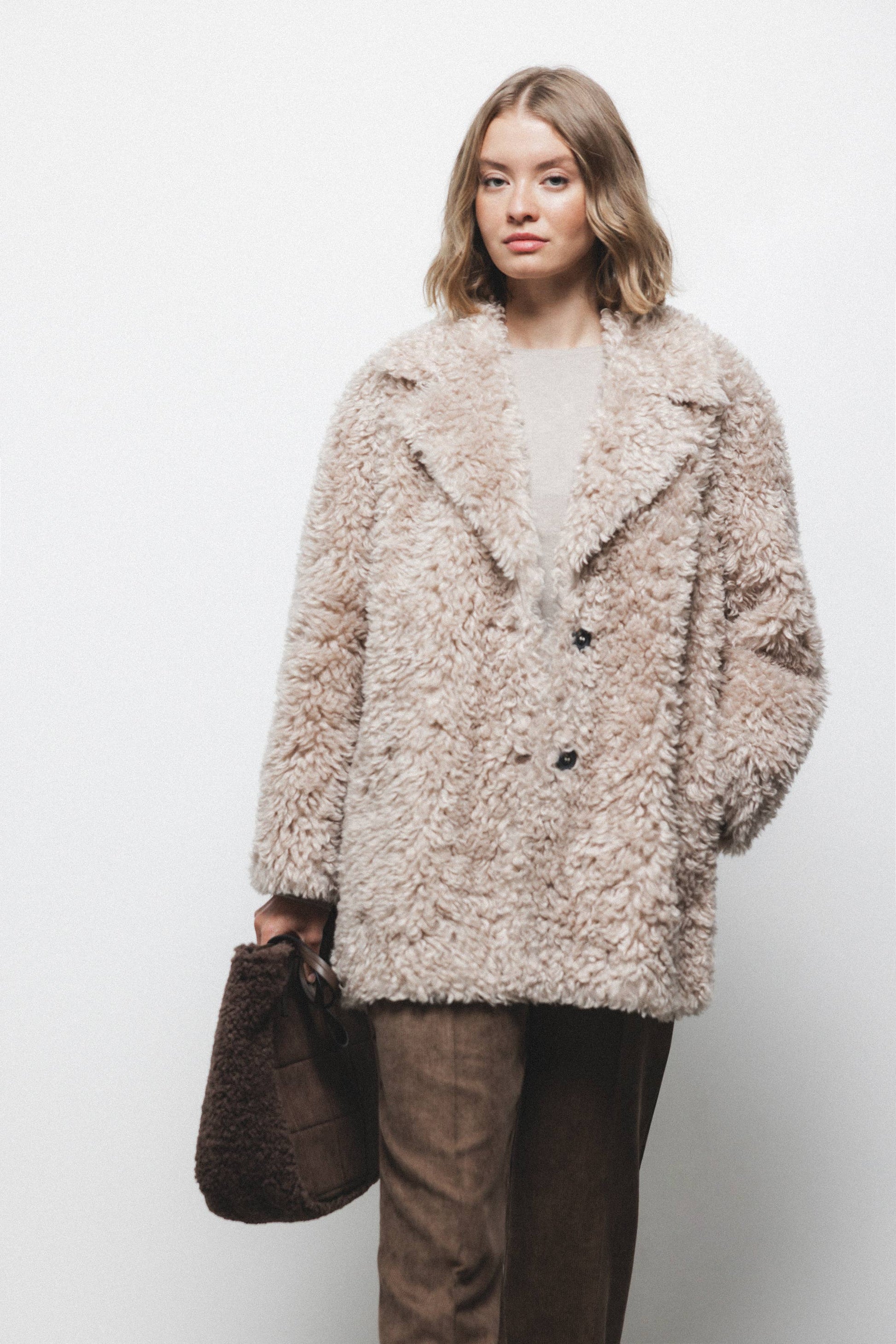 Cappotto teddy in pelliccia sintetica beige