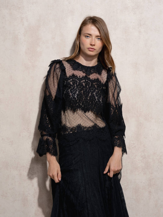 Blusa in pizzo trasparente con collo alto e maniche lunghe