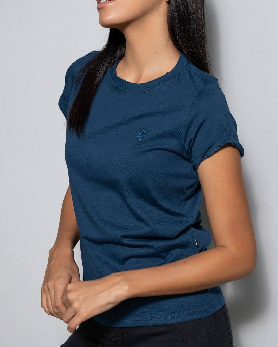 T-shirt donna in cotone antimacchia con logo blu