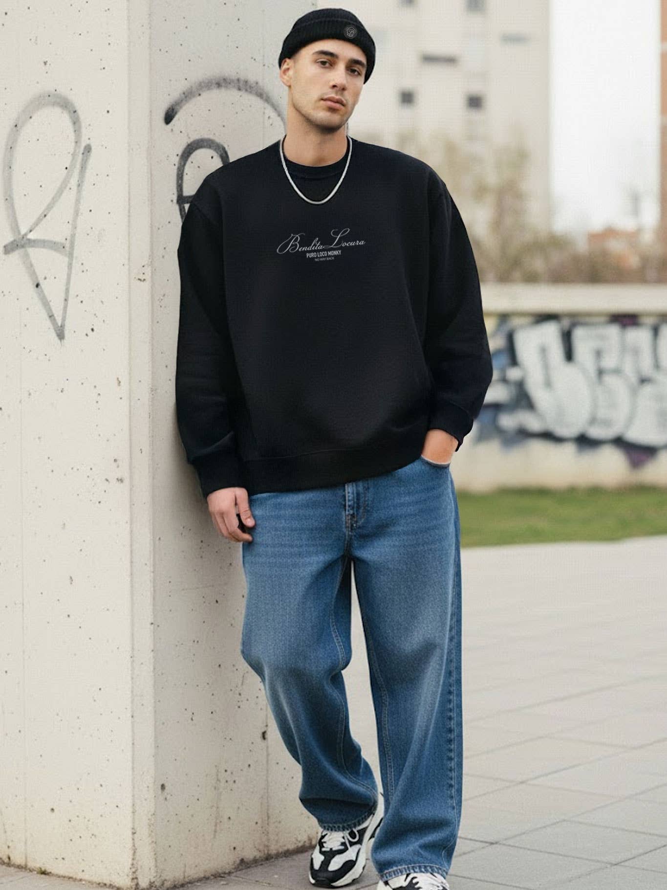 Felpa oversize unisex nera con ricamo Bendita Locura