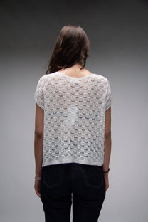 Top corto in crochet traforato dal fit ampio