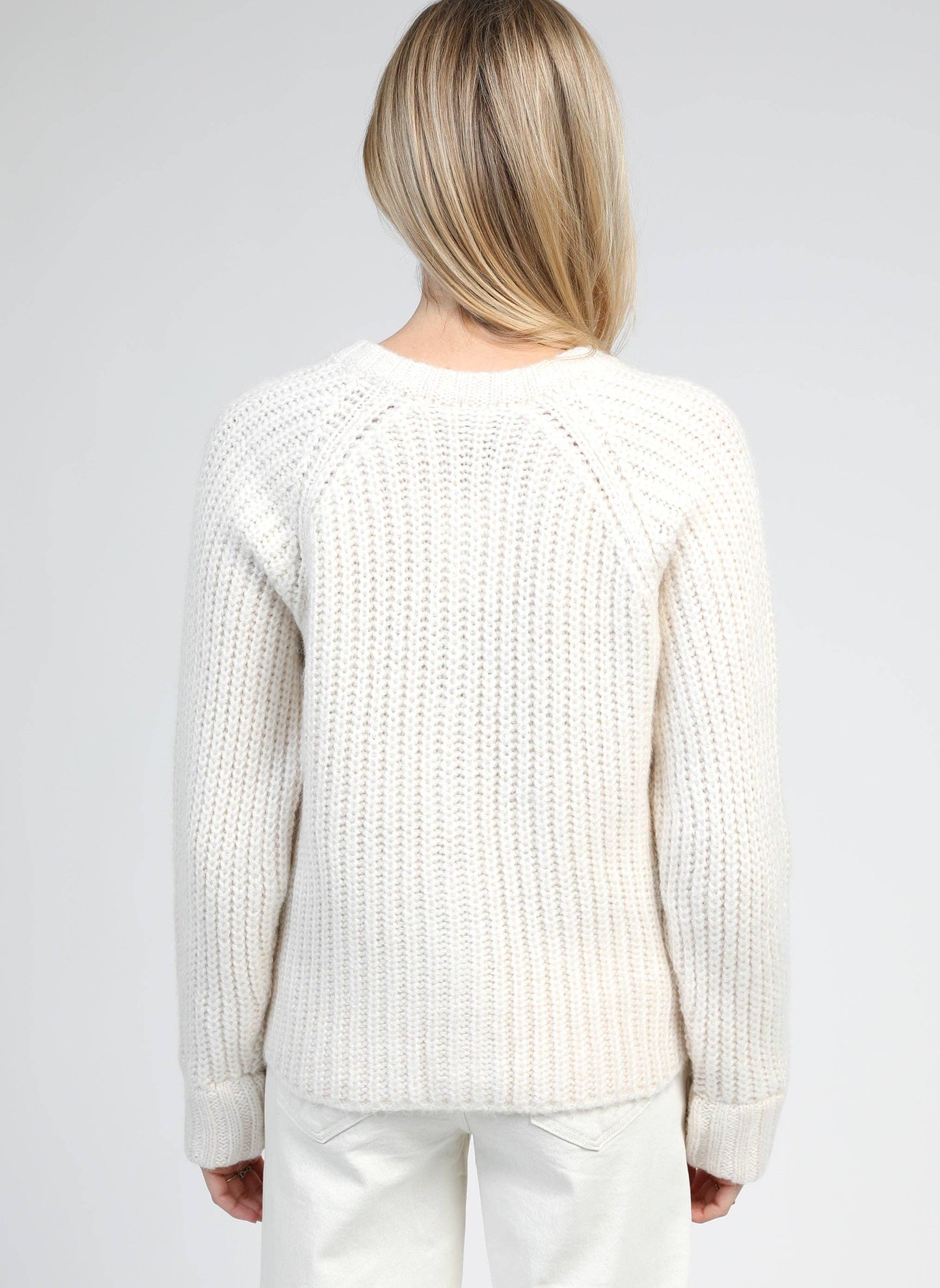 Cardigan in maglia calda écru con bottoni effetto corno