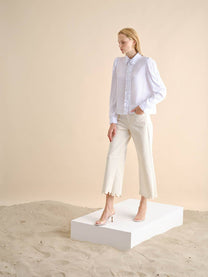Pantaloni cropped in cotone con orlo smerlato effetto ricamato
