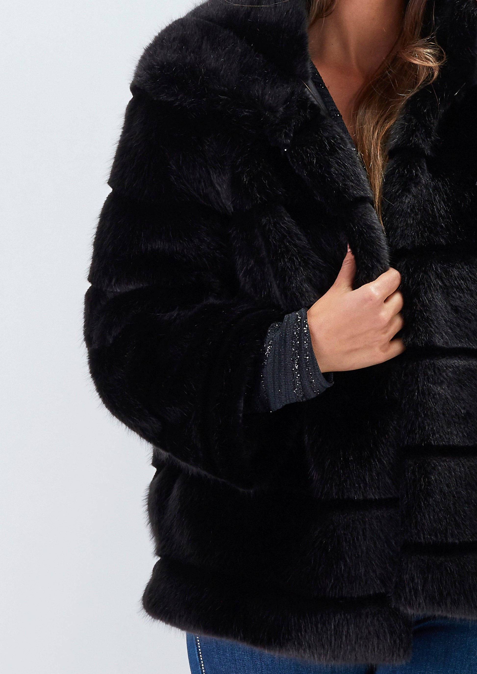 Cappotto in ecopelliccia nero da donna