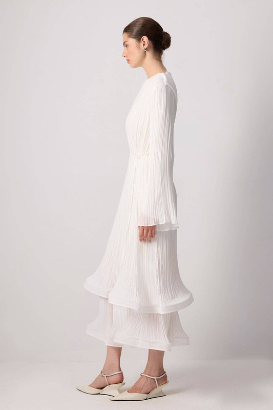 Abito lungo elegante in chiffon plissettato con maniche fluide