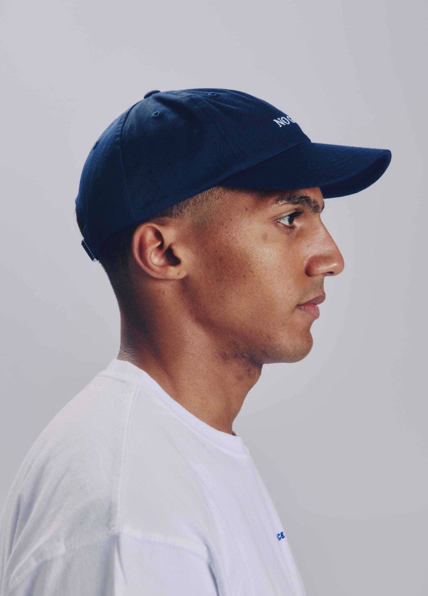 Cappellino blu scuro “No Grazie” ricamato