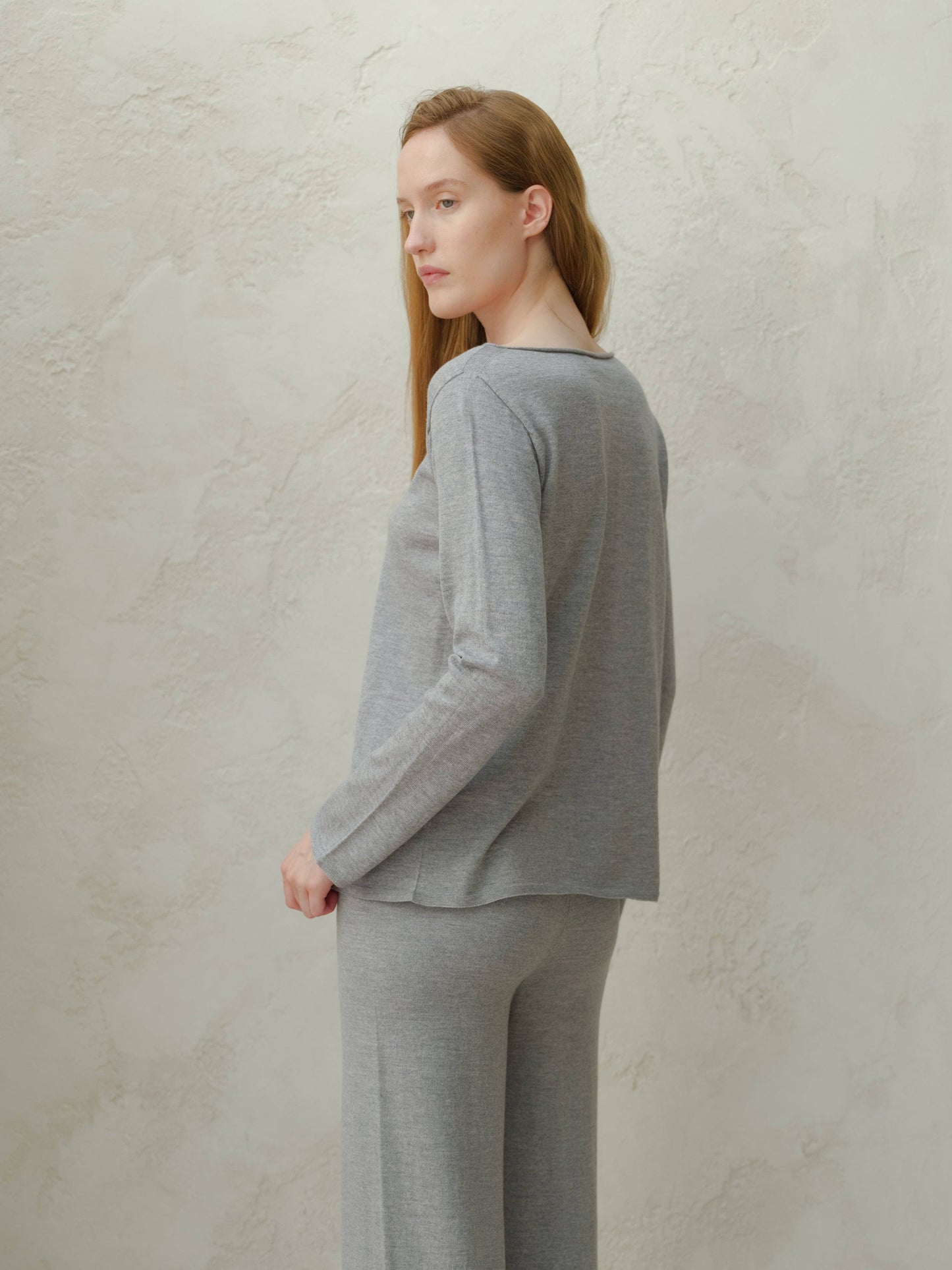 Maglione in lana merino extrafine con scollo a barchetta a maglia 3D