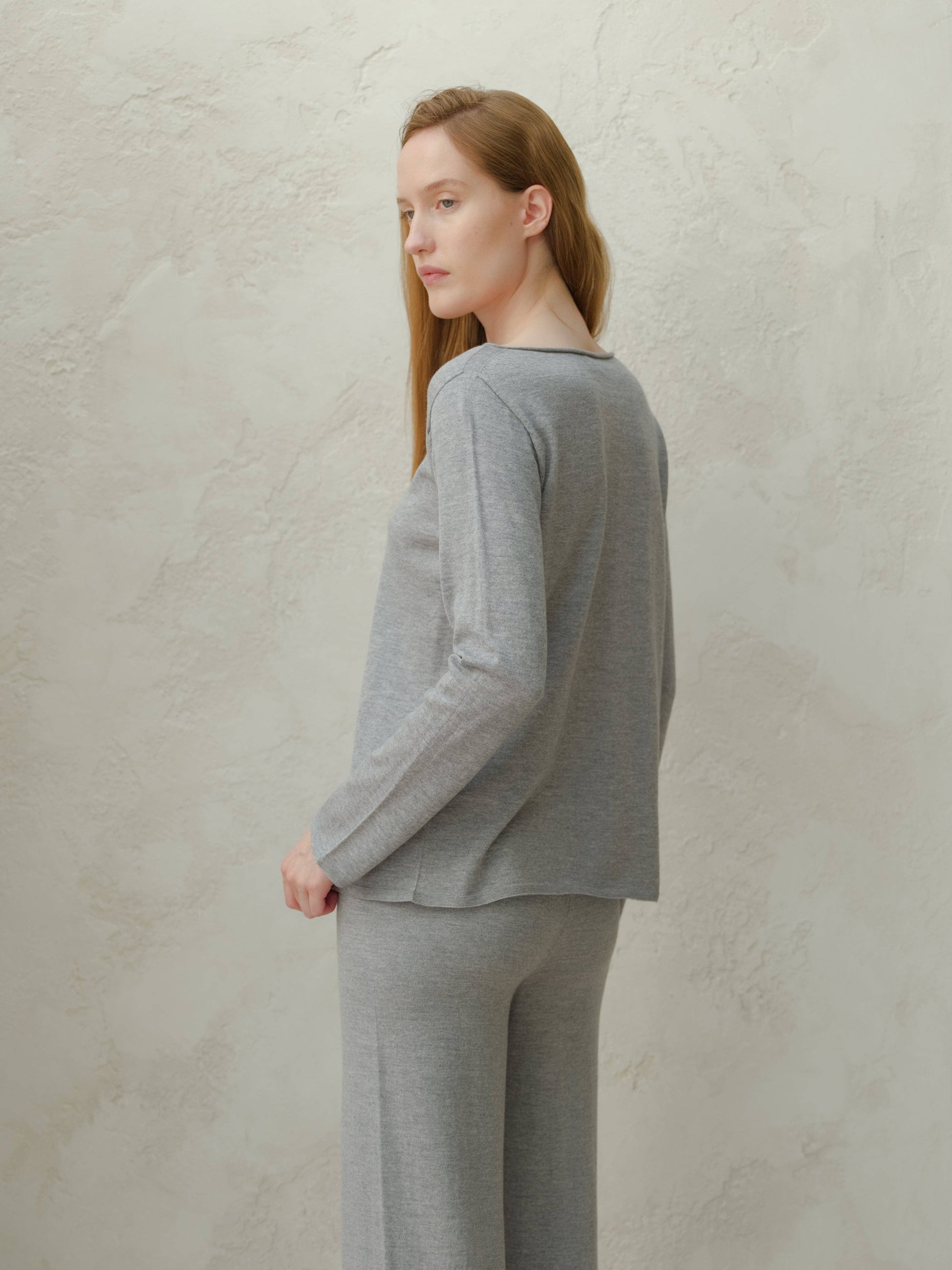 Maglione in lana merino extrafine con scollo a barchetta a maglia 3D