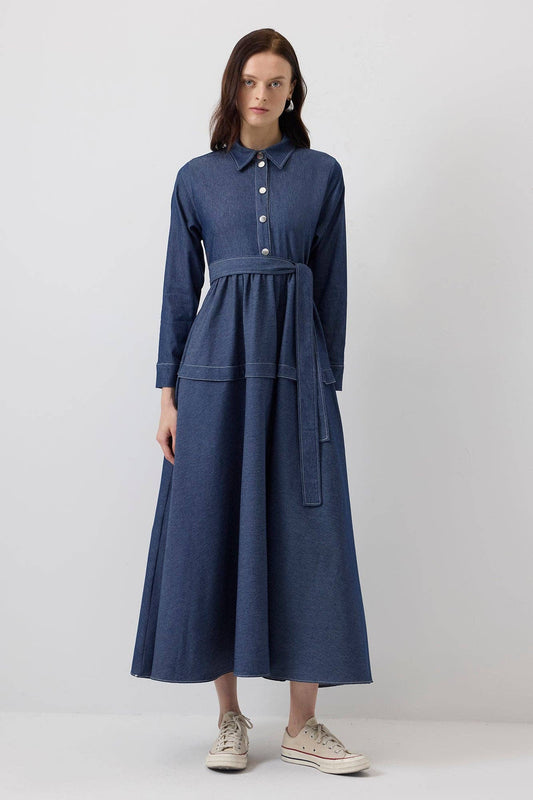 Abito camicia maxi in denim con cuciture a contrasto