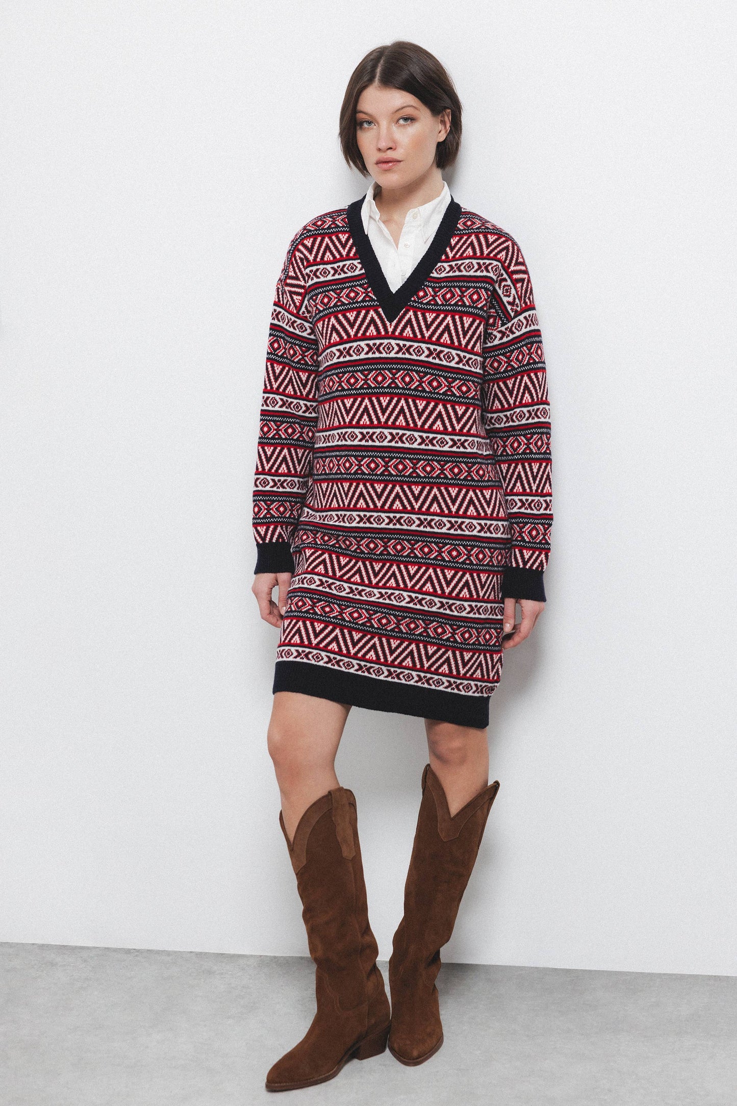 Abito in maglia jacquard con scollo a V