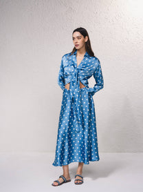 Blusa satinata a pois con fiocco