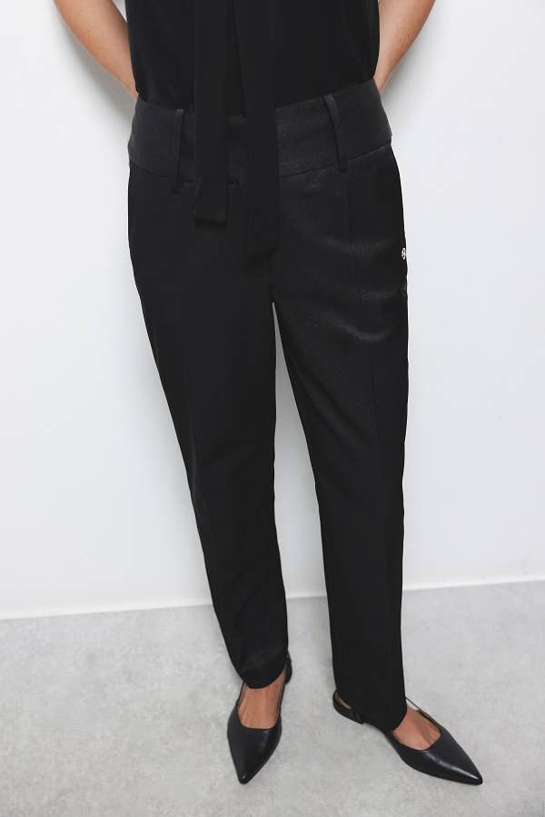 Pantaloni eleganti a vita media dal taglio affusolato