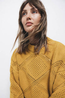 Maglione strutturato in maglia con girocollo