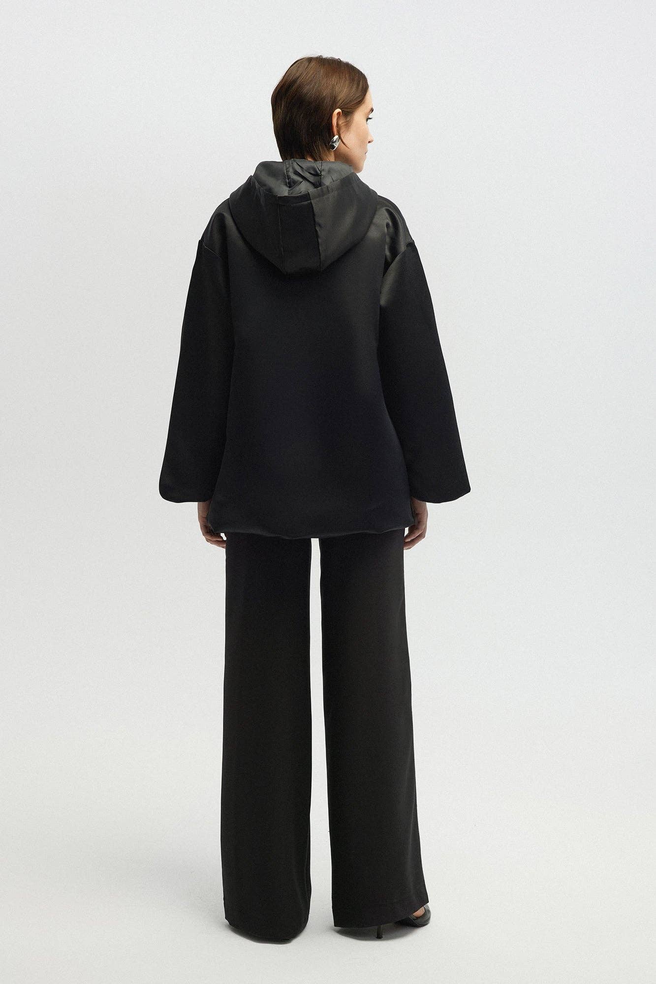Felpa in raso oversize con zip e cappuccio