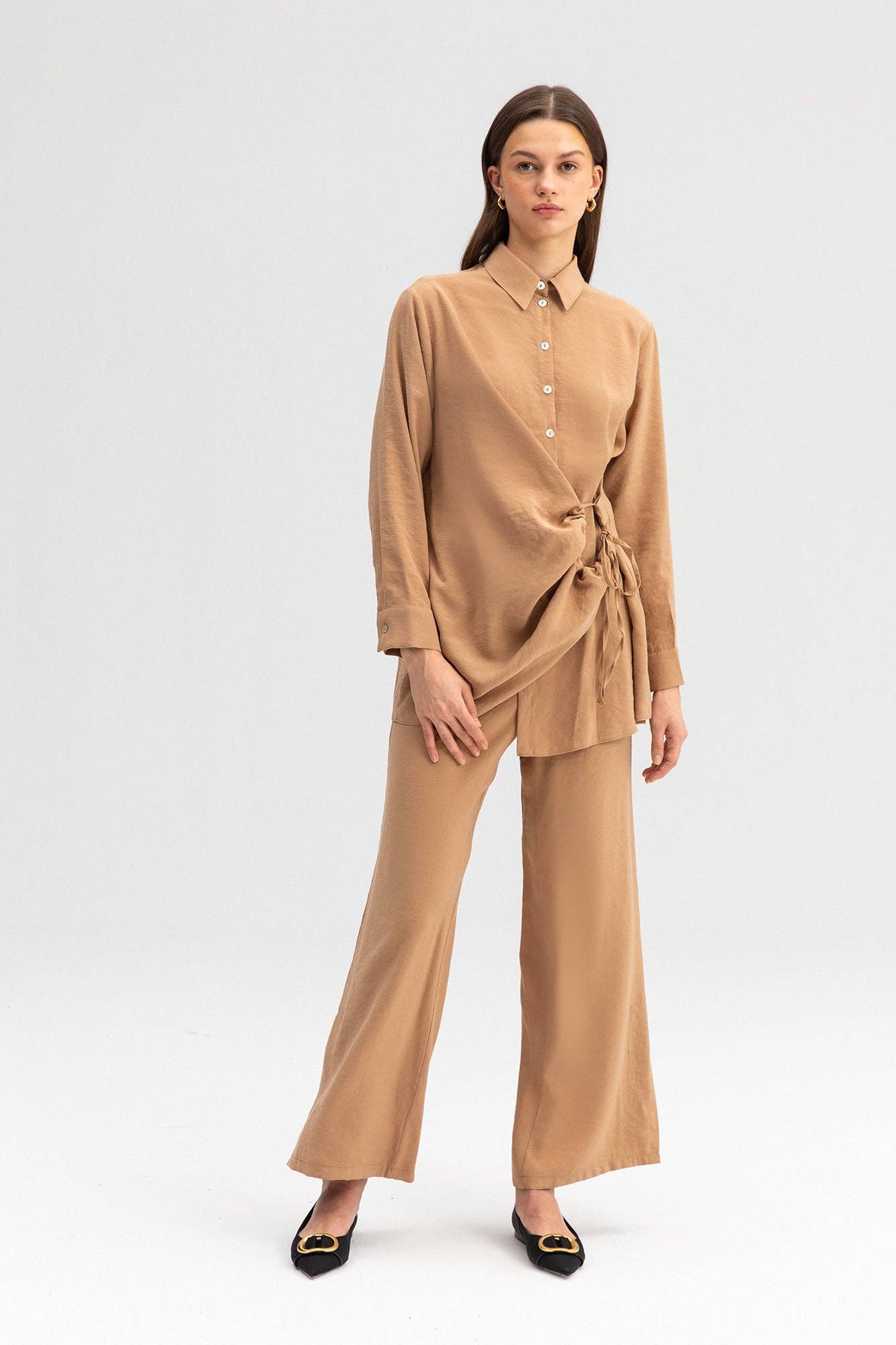 Set camicia e pantaloni a vita alta in Tencel