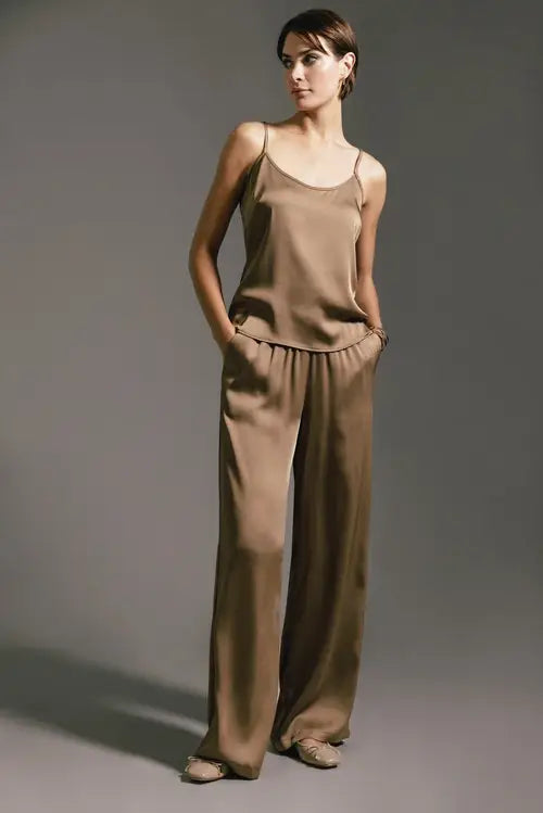 Top minimal con spalline regolabili e scollo quadrato