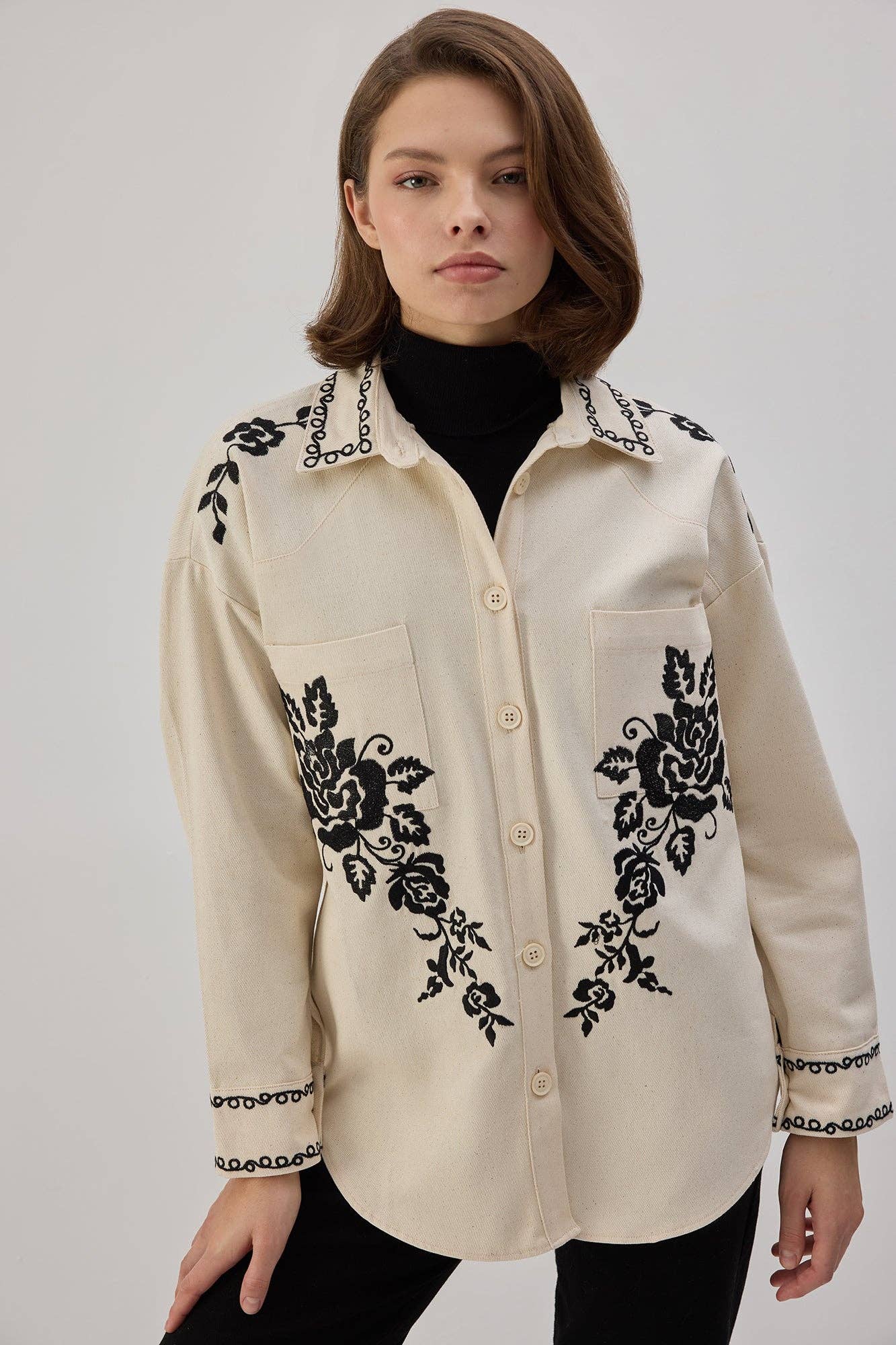 Camicia in gabardine ricamata