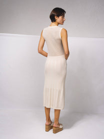 Abito midi in maglia aderente con bottoni dorati