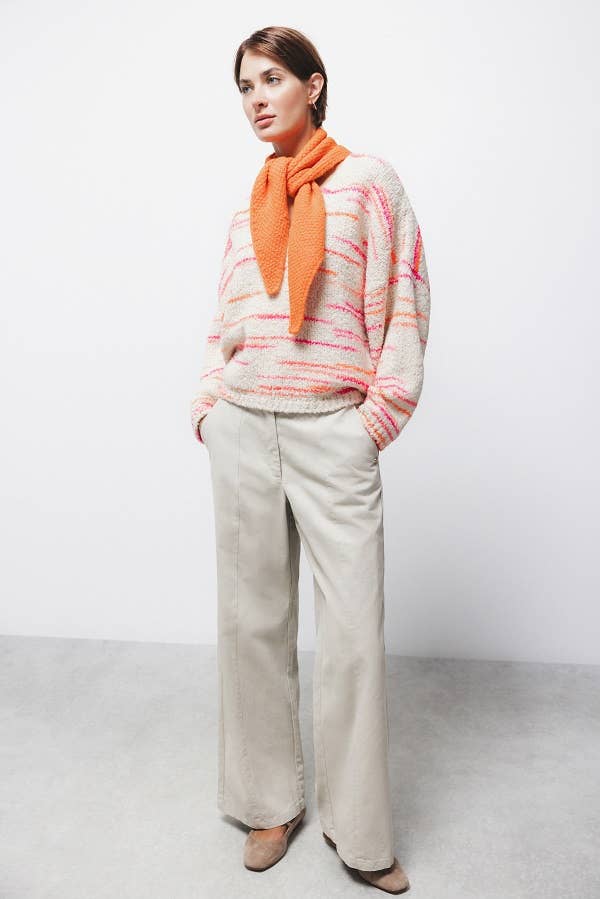 Maglione in maglia a righe con scollo a V