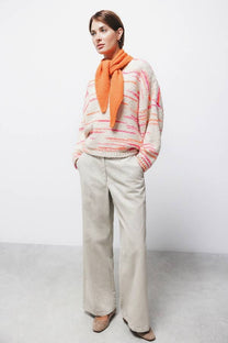 Maglione in maglia a righe con scollo a V