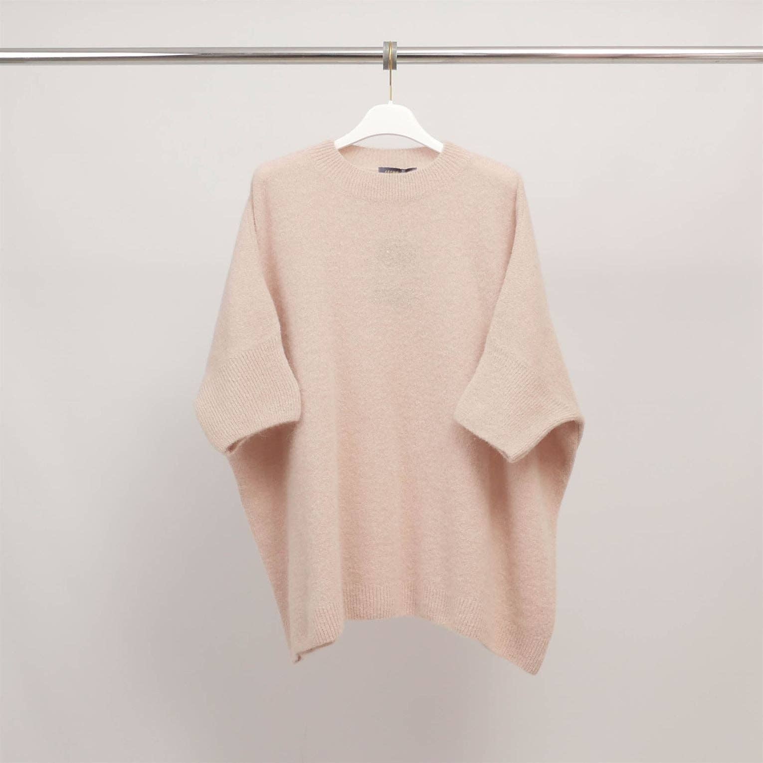 Maglione oversize in maglia soffice a maniche corte